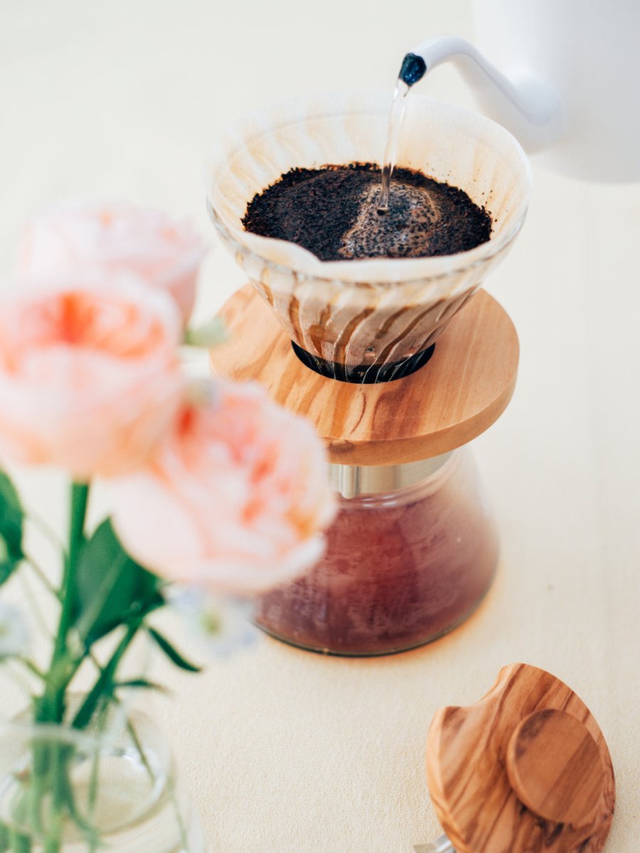 HARIO V60 - 02 Glass Dripper Olive Wood - Uai Coffee